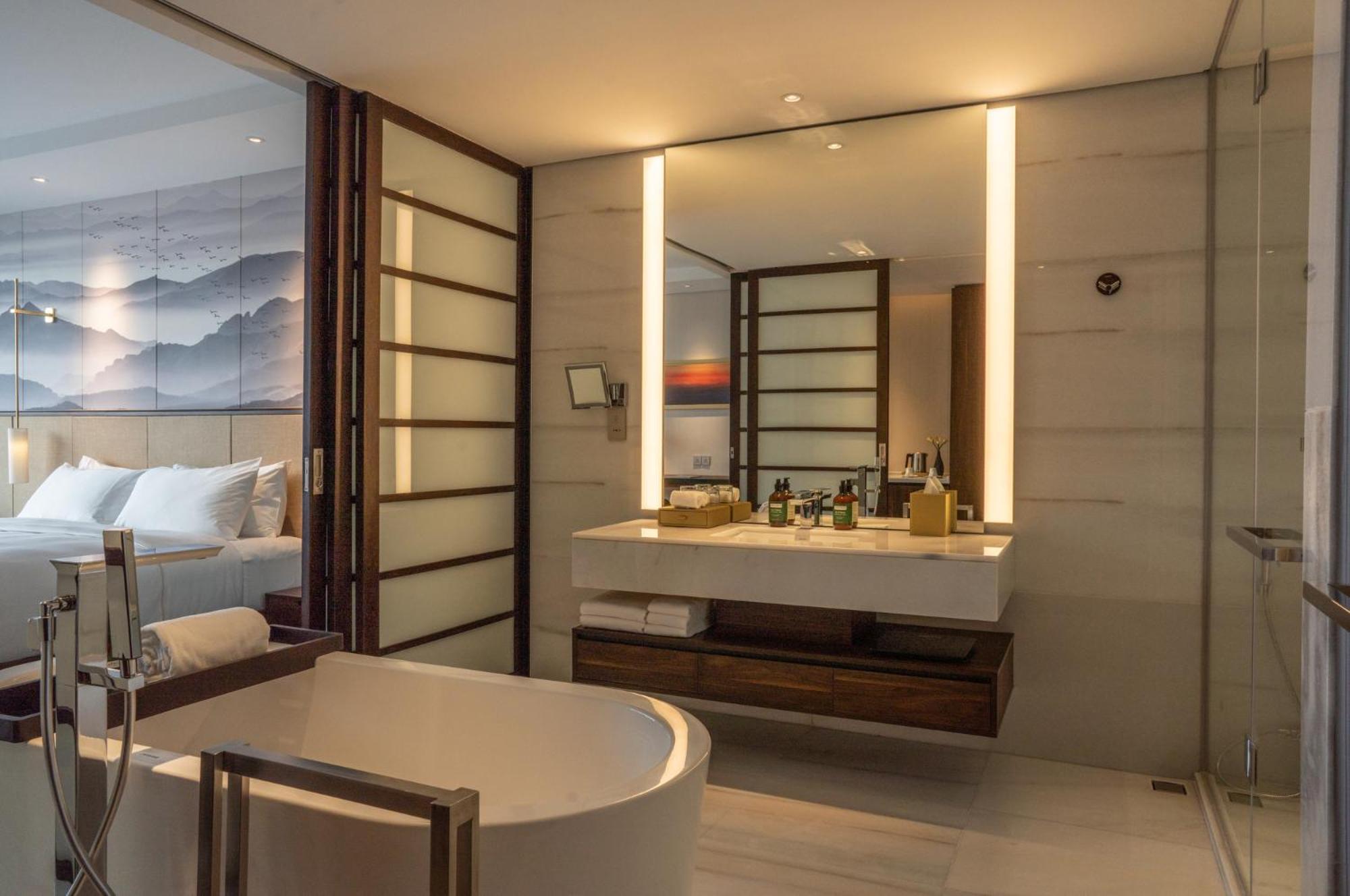 Crowne Plaza Vinh Yen City Centre By Ihg Екстер'єр фото